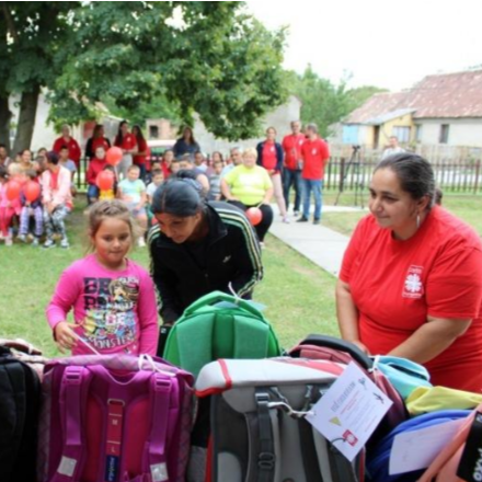 Mintegy tízezer gyermek a Katolikus Karitász támogatásával kezdhette meg idén a tanévet