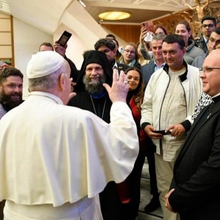 Ferenc pápával találkoztak a magyar cigány fiatalok