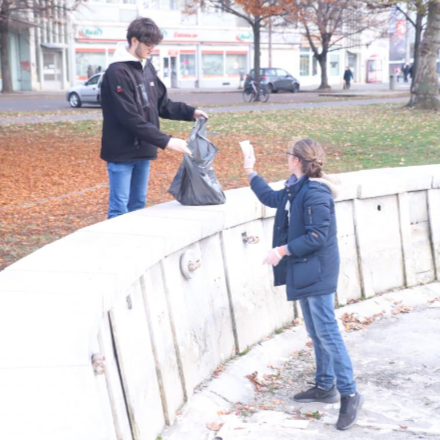 Csaknem harminc fiatal 