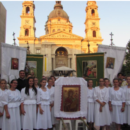 Bemutatkoznak a Hajdúdorogi Főegyházmegye fiatal csoportjai - A hajdúdorogi képvivő lányok