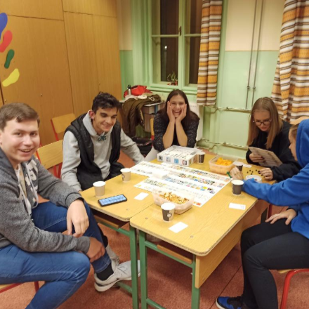 Bemutatkoznak a Hajdúdorogi Főegyházmegye fiatal csoportjai - a Rózsák terei hittanosok