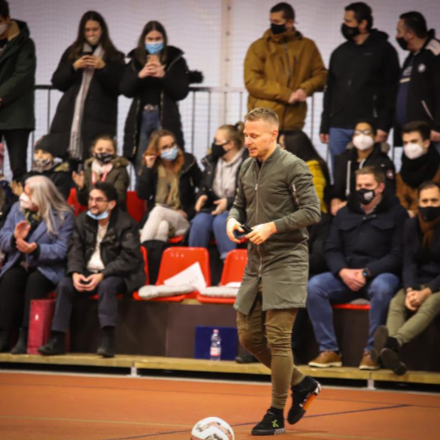 Fülöp metropolita szentelte, Dzsudzsák Balázs kezdőrúgásával pedig hivatalosan is felavatták a Szent László Gimnázium új sportpályáját 