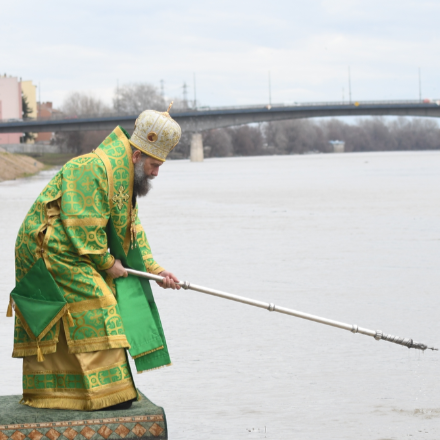 Megszentelte Fülöp metropolita atya a Tiszát Szolnoknál