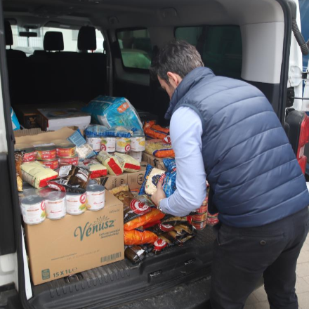 A Szent Panteleimon Karitászon keresztül segíti a Metropólia a háború miatt bajba jutottakat