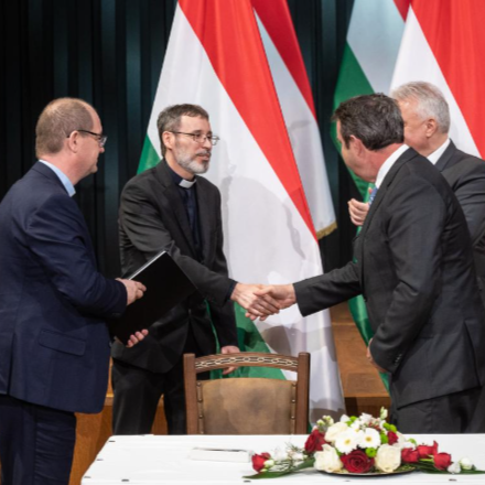 Ez egyházi felsőoktatás fejlődését segítő szerződéseket kötött a kormány