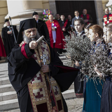 Együtt ünnepeltek debreceniek és határon túliak virágvasárnap