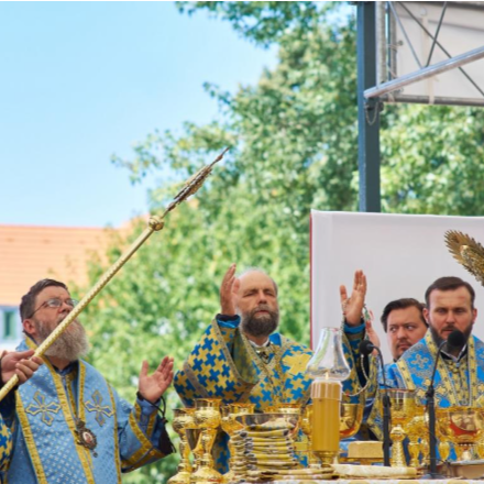 Könnyek és mosoly a pócsi szűzanya arcán - búcsú nagyboldogasszony napján