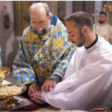 A pap, akárcsak Krisztus, ajtó: testét adja oda, hogy elvezesse az embereket a Megváltóhoz - papszentelés Debrecenben