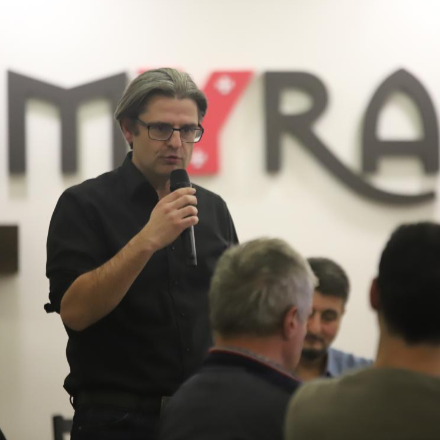 Ne a karácsonyi üdvözlőlapok idilli képére törekedjünk - Ilyen volt az első Teológia Bár