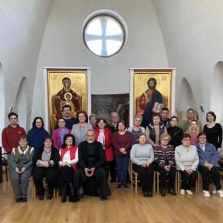 A Szentháromság asztalánál