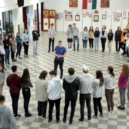 Az elcsendesedés mellett komoly témákat feszegetnek a fiatalok nagyböjti lelkigyakorlatán 