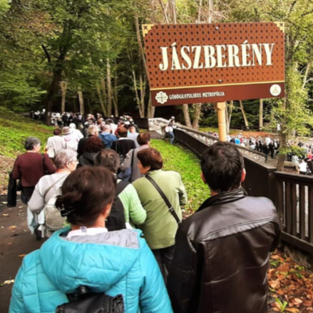 Aki zarándokol, önmaga felé tart...