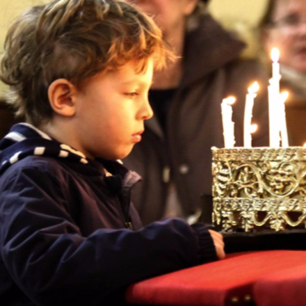 Kisgyermekek a templomban