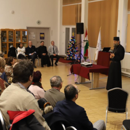 Fülöp atya előadása a Szent Efrém iskolában