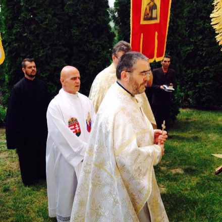 Fölment az Isten örvendezéssel...