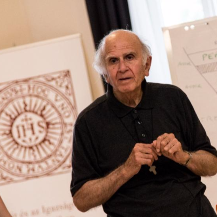 Miskolcra látogat Boulad atya